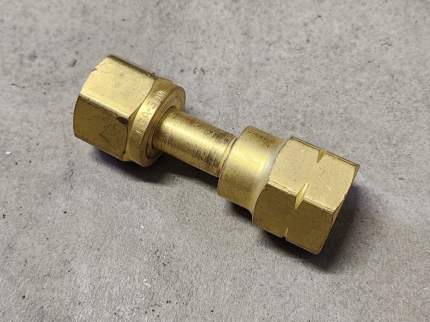 Brass Cylinder Adapter - CGA 300 to CGA 510 - Male Acetylene to Male Regulator