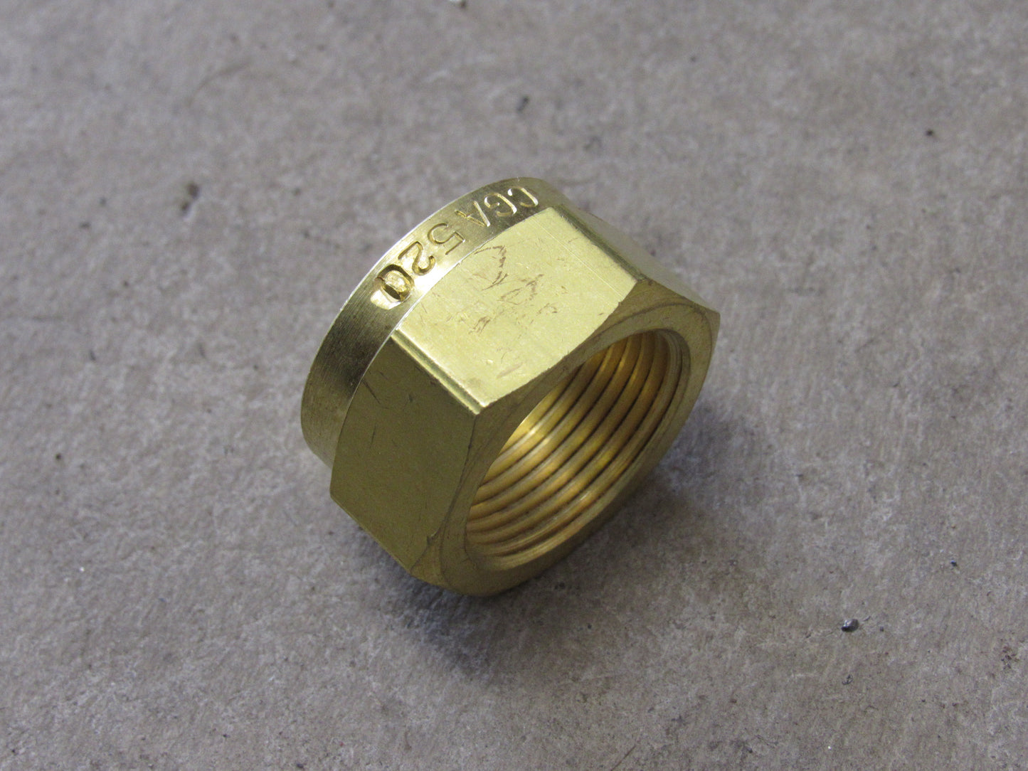 Nut 300-2 - CGA 520